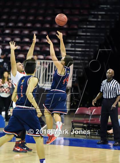 Thumbnail 2 in NFL Yet Academy vs. Bisbee (AIA D5 Semifinal) photogallery.