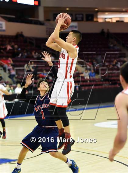 Thumbnail 1 in NFL Yet Academy vs. Bisbee (AIA D5 Semifinal) photogallery.