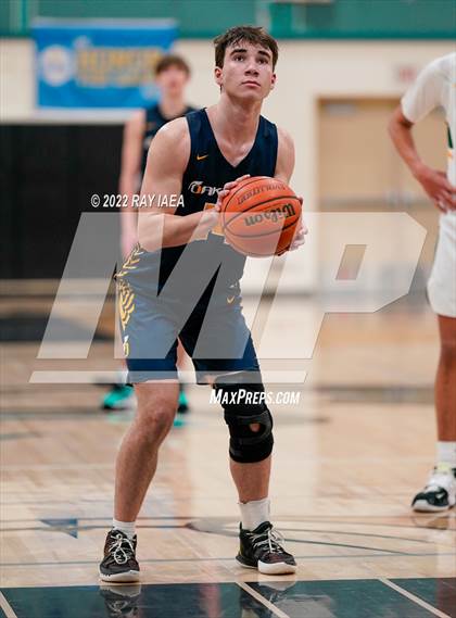 Thumbnail 3 in Oak Ridge vs. Vanden (Simply Basketball Showcase) photogallery.