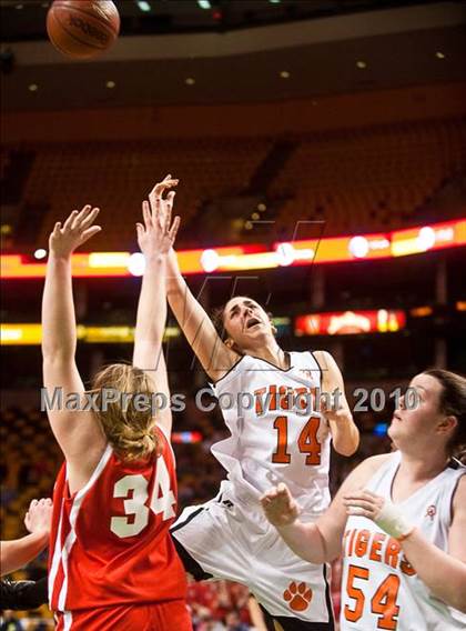 Thumbnail 3 in Melrose vs. Oliver Ames (MIAA D2 Semifinal) photogallery.
