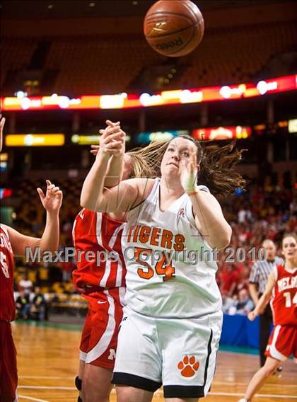 Thumbnail 3 in Melrose vs. Oliver Ames (MIAA D2 Semifinal) photogallery.