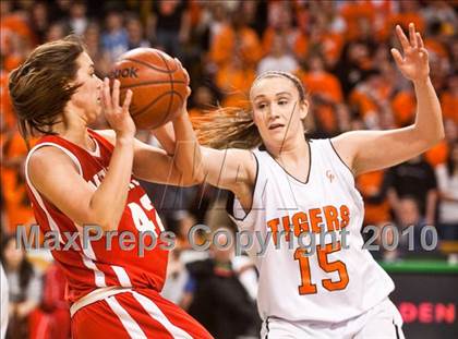 Thumbnail 1 in Melrose vs. Oliver Ames (MIAA D2 Semifinal) photogallery.