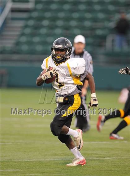 Thumbnail 2 in Brockport vs. McQuaid Jesuit (Section V Class A Semifinals) photogallery.
