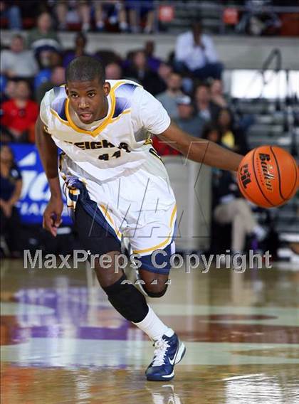 Thumbnail 2 in Arlington Heights vs. La Marque (UIL 4A Semifinal) photogallery.