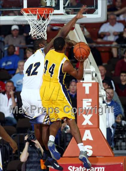 Thumbnail 1 in Arlington Heights vs. La Marque (UIL 4A Semifinal) photogallery.