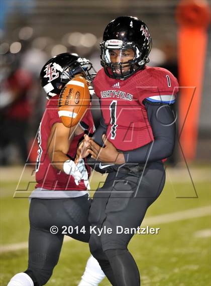 Thumbnail 2 in Liberty-Eylau vs. Ranchview (UIL 4A Division 1 Region 2 Area) photogallery.