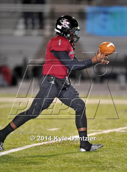 Thumbnail 2 in Liberty-Eylau vs. Ranchview (UIL 4A Division 1 Region 2 Area) photogallery.