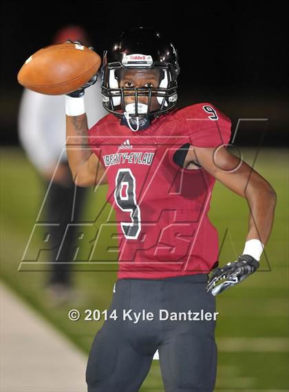 Thumbnail 2 in Liberty-Eylau vs. Ranchview (UIL 4A Division 1 Region 2 Area) photogallery.