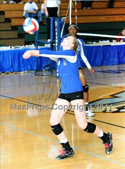Thumbnail 2 in La Jolla Country Day vs. Union Mine (CIF State D4 Final) photogallery.
