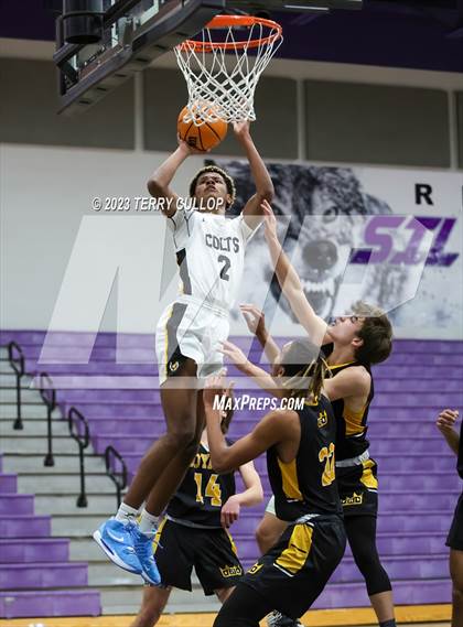 Thumbnail 2 in Roy vs. Cottonwood (Riverton Holiday Tournament) photogallery.