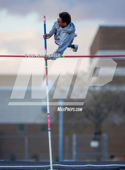 Thumbnail 1 in Spring Valley Weekday #1 (Pole Vault) photogallery.