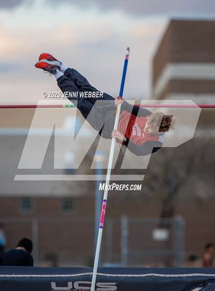 Thumbnail 1 in Spring Valley Weekday #1 (Pole Vault) photogallery.