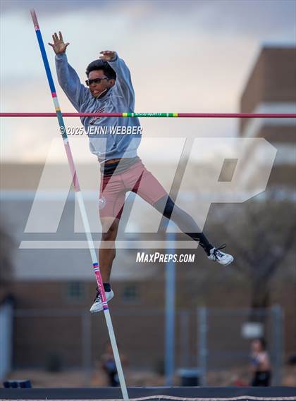 Thumbnail 2 in Spring Valley Weekday #1 (Pole Vault) photogallery.