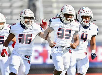 Thumbnail 3 in SA Roosevelt vs. Vandegrift (UIL 6A D2 Area Playoff) photogallery.