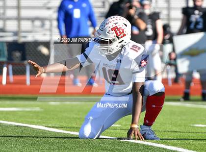 Thumbnail 3 in SA Roosevelt vs. Vandegrift (UIL 6A D2 Area Playoff) photogallery.