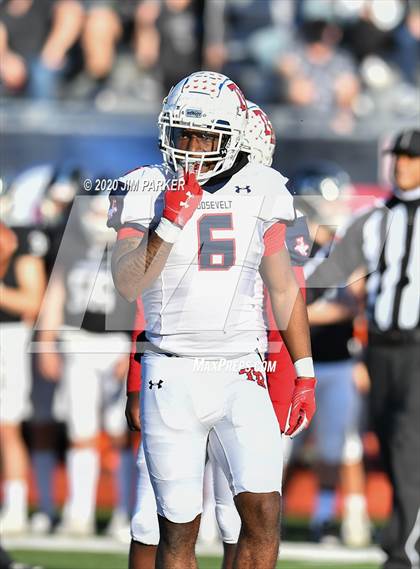 Thumbnail 1 in SA Roosevelt vs. Vandegrift (UIL 6A D2 Area Playoff) photogallery.