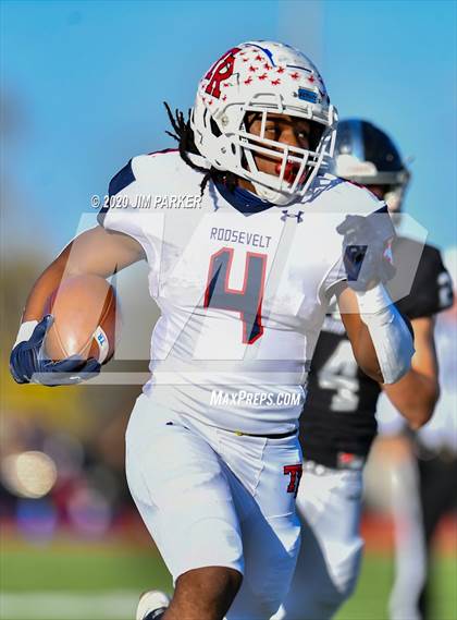 Thumbnail 2 in SA Roosevelt vs. Vandegrift (UIL 6A D2 Area Playoff) photogallery.