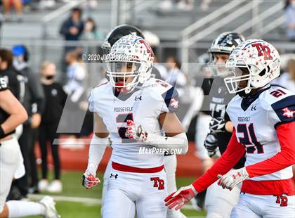Thumbnail 1 in SA Roosevelt vs. Vandegrift (UIL 6A D2 Area Playoff) photogallery.