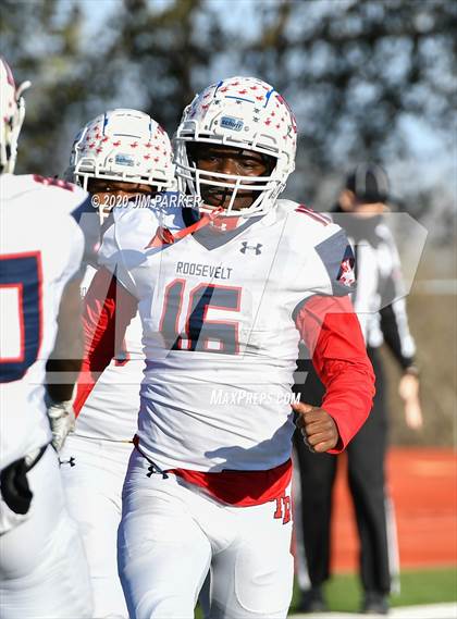 Thumbnail 1 in SA Roosevelt vs. Vandegrift (UIL 6A D2 Area Playoff) photogallery.