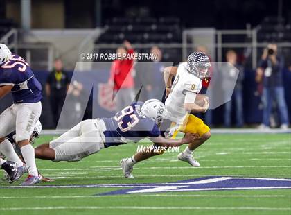 Thumbnail 2 in Manvel vs. Highland Park (UIL 5A Division 1 Final) photogallery.
