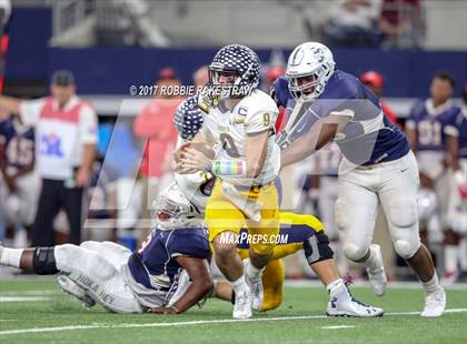 Thumbnail 3 in Manvel vs. Highland Park (UIL 5A Division 1 Final) photogallery.
