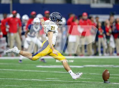 Thumbnail 3 in Manvel vs. Highland Park (UIL 5A Division 1 Final) photogallery.