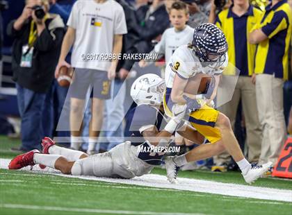 Thumbnail 1 in Manvel vs. Highland Park (UIL 5A Division 1 Final) photogallery.