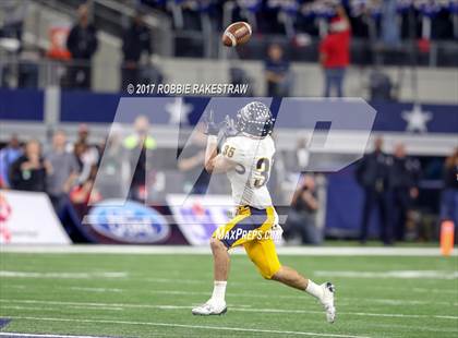 Thumbnail 1 in Manvel vs. Highland Park (UIL 5A Division 1 Final) photogallery.