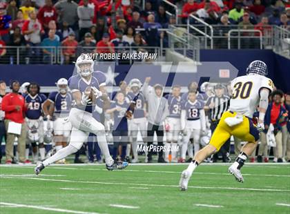 Thumbnail 2 in Manvel vs. Highland Park (UIL 5A Division 1 Final) photogallery.