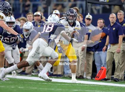 Thumbnail 3 in Manvel vs. Highland Park (UIL 5A Division 1 Final) photogallery.