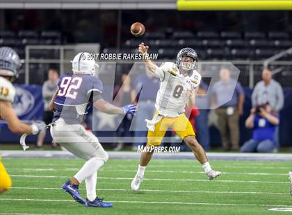 Thumbnail 2 in Manvel vs. Highland Park (UIL 5A Division 1 Final) photogallery.