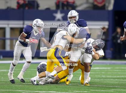 Thumbnail 2 in Manvel vs. Highland Park (UIL 5A Division 1 Final) photogallery.