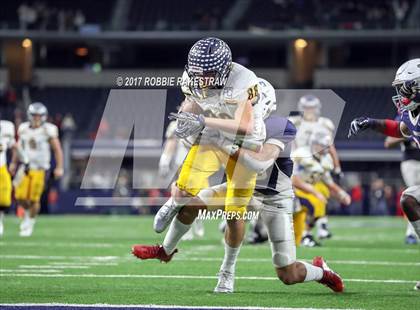 Thumbnail 1 in Manvel vs. Highland Park (UIL 5A Division 1 Final) photogallery.