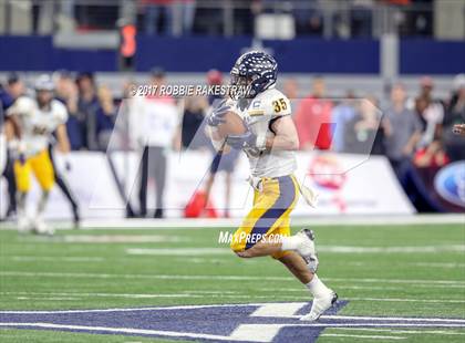 Thumbnail 3 in Manvel vs. Highland Park (UIL 5A Division 1 Final) photogallery.