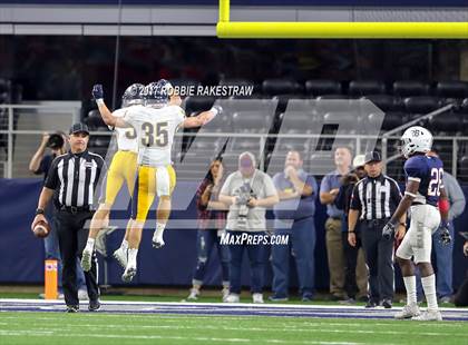 Thumbnail 1 in Manvel vs. Highland Park (UIL 5A Division 1 Final) photogallery.