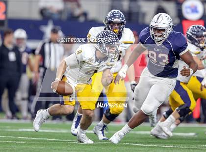 Thumbnail 3 in Manvel vs. Highland Park (UIL 5A Division 1 Final) photogallery.