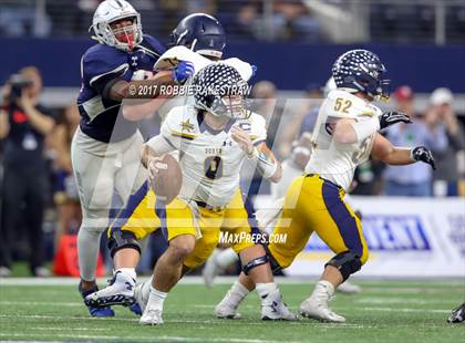Thumbnail 1 in Manvel vs. Highland Park (UIL 5A Division 1 Final) photogallery.