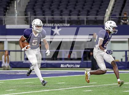 Thumbnail 2 in Manvel vs. Highland Park (UIL 5A Division 1 Final) photogallery.