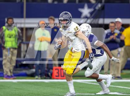 Thumbnail 3 in Manvel vs. Highland Park (UIL 5A Division 1 Final) photogallery.