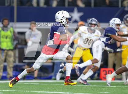 Thumbnail 2 in Manvel vs. Highland Park (UIL 5A Division 1 Final) photogallery.