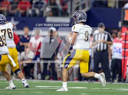Thumbnail 2 in Manvel vs. Highland Park (UIL 5A Division 1 Final) photogallery.