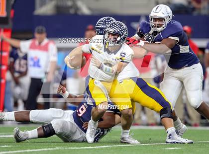 Thumbnail 3 in Manvel vs. Highland Park (UIL 5A Division 1 Final) photogallery.