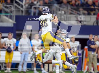 Thumbnail 2 in Manvel vs. Highland Park (UIL 5A Division 1 Final) photogallery.