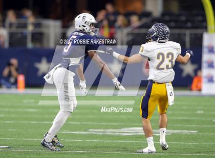 Thumbnail 1 in Manvel vs. Highland Park (UIL 5A Division 1 Final) photogallery.