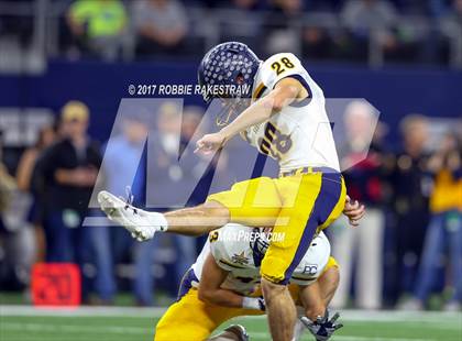 Thumbnail 3 in Manvel vs. Highland Park (UIL 5A Division 1 Final) photogallery.