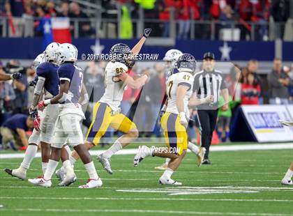 Thumbnail 1 in Manvel vs. Highland Park (UIL 5A Division 1 Final) photogallery.