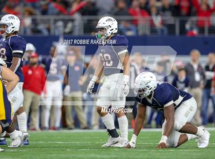 Thumbnail 2 in Manvel vs. Highland Park (UIL 5A Division 1 Final) photogallery.