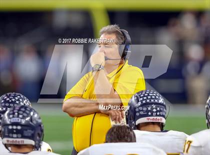 Thumbnail 3 in Manvel vs. Highland Park (UIL 5A Division 1 Final) photogallery.