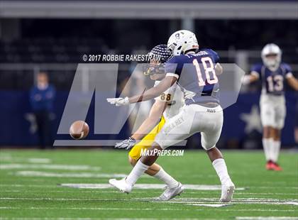 Thumbnail 3 in Manvel vs. Highland Park (UIL 5A Division 1 Final) photogallery.