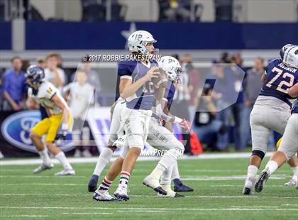 Thumbnail 3 in Manvel vs. Highland Park (UIL 5A Division 1 Final) photogallery.